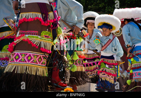 Les troupes de danse viennent de toutes les régions du Mexique représentant leur région dans l'indépendance Day Parade - SAN MIGUEL DE ALLENDE Banque D'Images