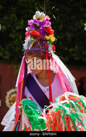 Les troupes de danse viennent de toutes les régions du Mexique représentant leur région dans l'indépendance Day Parade - SAN MIGUEL DE ALLENDE Banque D'Images