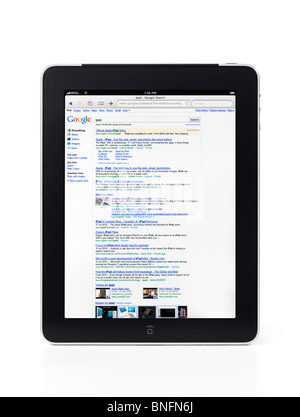 Apple iPad 3G tablet avec recherche de Google sur son affichage isolé sur fond blanc avec clipping path Banque D'Images