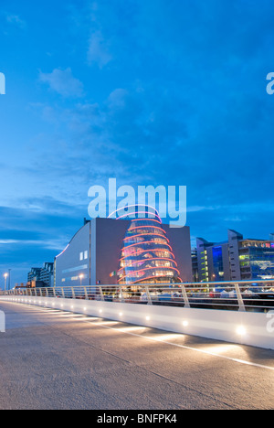 Scènes de nuit de la Convention Centre de Dublin, Irlande Banque D'Images