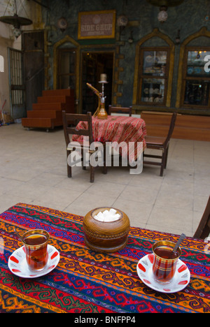 Caj le Grand Bazar thé turc Sultanahmet Istanbul Turquie Europe marché Banque D'Images