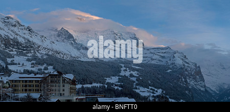 Le mont Jungfrau dans spotlight, Wengen, Suisse, Europe Banque D'Images