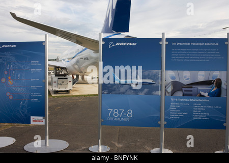 L'annonce de Boeing 787 Dreamliner et leur présentation (N787BX) au Farnborough Airshow. Banque D'Images