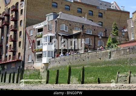 Captain Kidd pub, Wapping High Street, London E1 Banque D'Images