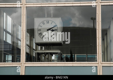 L'horloge au Centre, Milton Keynes, 16-07-2010. PHOTO © John Robertson, 2010. Banque D'Images