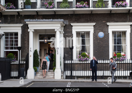 Ancienne maison de Nancy Astor, maintenant le Naval & Military Club sur St James's Square, London, UK Banque D'Images