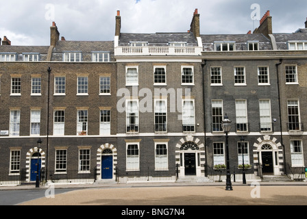 Bedford Square Bloomsbury Londres WC1 Angleterre Royaume-Uni (côté nord) Une rangée de grandes maisons géorgiennes en terrasse. HOMER SYKES Banque D'Images