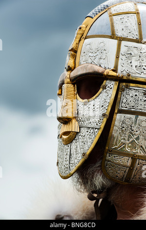 Replica casque anglo-saxon porté par soldat Banque D'Images