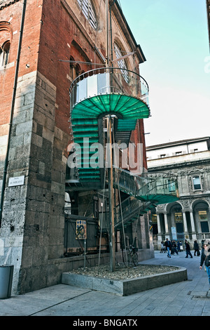 L'escalier du Palais de la raison dans la Piazza dei Mercanti square, par Marco Dezzi Bardeschi en 1978, Milano Banque D'Images