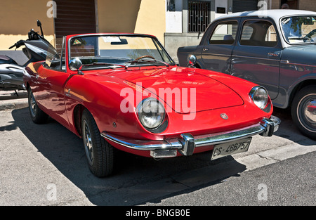 Fiat 124 Sport Rouge Coupè Spider, 1966-87 Banque D'Images