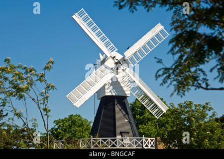 De près de l'horizontale Wimbledon Windmill sur une journée ensoleillée. Banque D'Images