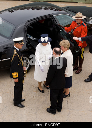 Sa Majesté la Reine Elizabeth II et le Prince Philip arrivent à l'Institut océanographique de Bedford, à Halifax (Nouvelle-Écosse). Banque D'Images