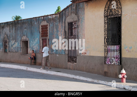 Jeu de base-ball locale, les rues de Trinidad, Cuba Banque D'Images