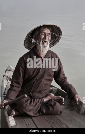 Les pêcheurs de la mer vietnamiens/la femme à Hoi An, Delta du Mékong, Vietnam Banque D'Images