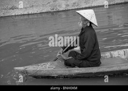 Les pêcheurs de la mer vietnamiens/la femme à Hoi An, Delta du Mékong, Vietnam Banque D'Images