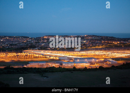 Soir vue sur le Tunnel sous la Manche (Eurotunnel) borne à Cheriton, Folkestone et de la manche, Kent, UK Banque D'Images