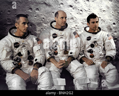 L'équipage d'Apollo 10, pilote du module lunaire, Eugene A. Cernan, Commandant, Thomas P. Stafford, et pilote du module de commande John W. Young. Banque D'Images