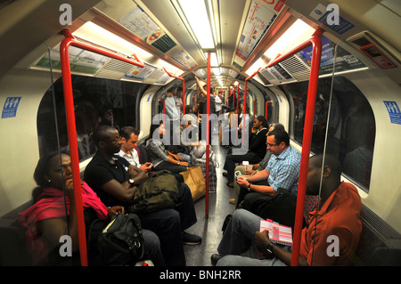 Underground tube Transport, Londres, les passagers dans le métro Transport, Londres, Angleterre, Royaume-Uni Banque D'Images