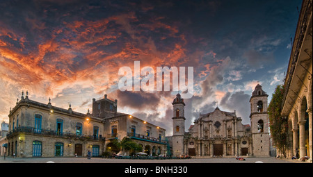 La Cathédrale au coucher du soleil, La Havane, Cuba Banque D'Images