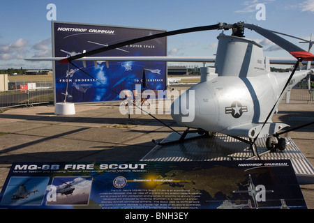 Un Northrup Grumman US Air Force MQ-8B Fire Scout hélicoptère drone de surveillance exposé au Salon aéronautique de Farnborough. Banque D'Images