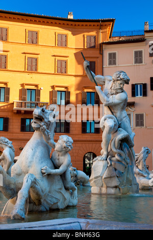 La fontaine de Neptune à l'extrémité nord de la Piazza Navona, Rome Lazio Italie Banque D'Images