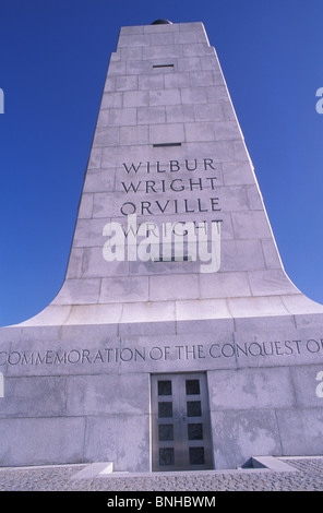 Usa Nags Head en Caroline Wright Brothers National Monument Bancs extérieurs de l'histoire de l'Aviation Tour United States of America Banque D'Images