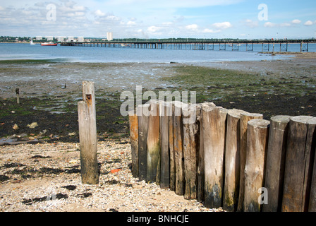 Hythe Hampshire Royaume-uni Southampton Water Pier Ferry/Estran Banque D'Images