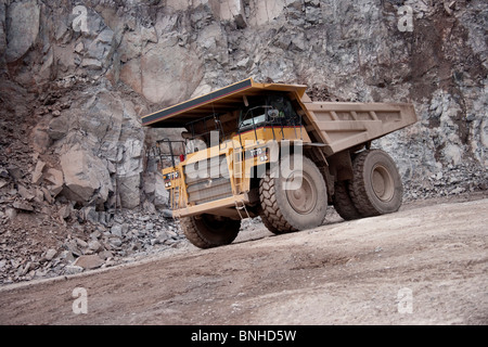 Earth Mover grand Camion Camion Camion benne ou en environnement minier quarry Banque D'Images