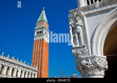 L'Europe, Italie, Vénétie, Venise, classé au Patrimoine Mondial de l'UNESCO, la Piazza San Marco, le Campanile Banque D'Images