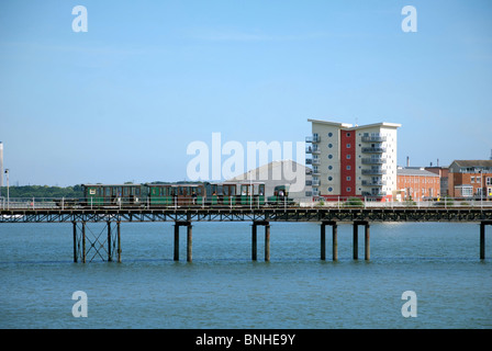 Hythe Hampshire Royaume-uni Southampton Water Pier Ferry/Estran Banque D'Images