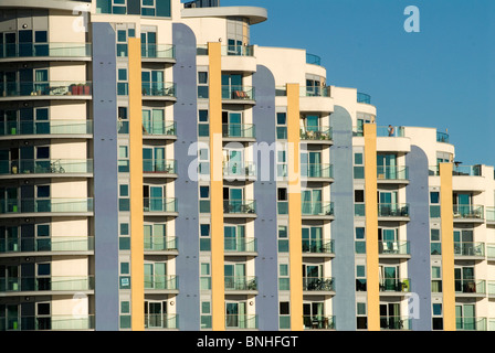 Bloc moderne d'appartements. Appartements Bridges Wharf. Battersea London UK 2010 HOMER SYKES Banque D'Images