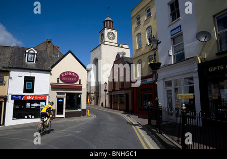 La rue principale de Carrick-on-Suir, la ville natale du Tour de France cycliste, Sean Kelly, comté de Tipperary, Irlande Banque D'Images