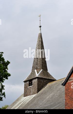 Bardeaux en bois recouvertes de clocher. Eglise de Saint Oswald. Knott, Preesall. Le Lancashire, Angleterre, Royaume-Uni, Europe. Banque D'Images