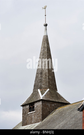 Bardeaux en bois recouvertes de clocher. Eglise de Saint Oswald. Knott, Preesall. Le Lancashire, Angleterre, Royaume-Uni, Europe. Banque D'Images