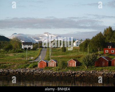 Styrkesnes Harbour en Norvège, Norland Fylke, en été. C'est tard dans la soirée, mais lumineux à cause de soleil de minuit Banque D'Images