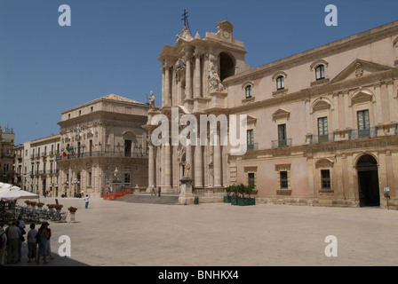 Italie Sicile Syracuse Ortigia Siracusa île Ortyga ville Piazza del Duomo Palazzo Arcivescovile UNESCO Architecture Historique Banque D'Images