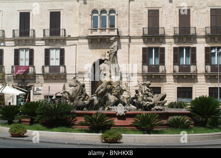 Italie Sicile Syracuse Ortigia Siracusa île Ortyga ville Piazza Archimede Architecture Historique site du patrimoine mondial de l'UNESCO Banque D'Images