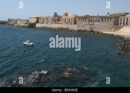 Italie Sicile Syracuse Ortigia Siracusa île Ortyga ville Mer Méditerranée Architecture Historique site du patrimoine mondial de l'UNESCO Banque D'Images