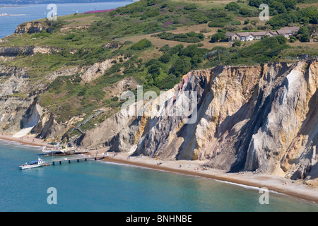 Alum Bay Beach célèbre pour ses falaises de sable coloré, à l'île de Wight Banque D'Images