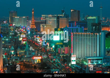 USA vue depuis l'hôtel L'hôtel Mandalay Bay Las Vegas Boulevard Strip Las Vegas Nevada night lights Banque D'Images