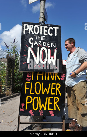 Tenter d'expulser des membres de la communauté locale de Lewes Road Jardin communautaire d'occupation contre Brighton Tesco/point de vente au détail proposé Banque D'Images