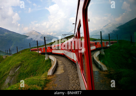 La Suisse. Voyage en Train en Suisse. Voyage sur le Matterhorn-Gotthard bahn entre Sedrun Grisons dans la région et un Banque D'Images