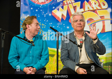 Andrew Lloyd Webber et Bill Kenwright au cours de conférence de presse à propos de "Wizard of Oz ' Wales Millennium Centre Cardiff Banque D'Images