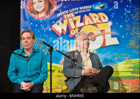 Andrew Lloyd Webber et Bill Kenwright au cours de conférence de presse à propos de "Wizard of Oz ' Wales Millennium Centre Cardiff Banque D'Images