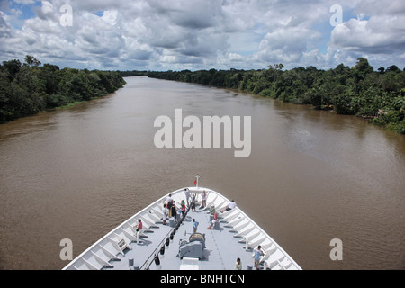 Canaux breves Brésil forêt amazonienne l'Amazonie forêt Jungle River Cruise ship tropical tropiques eau cruiser holiday vacation Banque D'Images