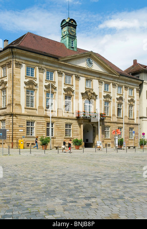 Allemagne ESSLINGEN AM NECKAR nouvel hôtel de ville espace carré personne pavées Banque D'Images