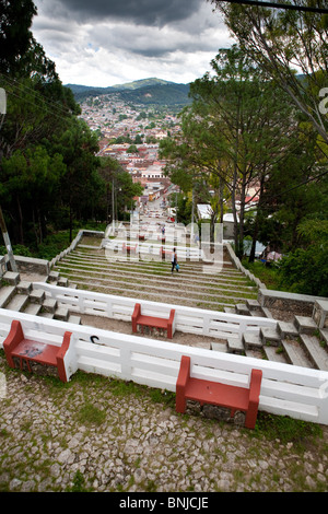 Vue sur San Cristobal de las Casas à partir du haut de l'escalier de l'hôtel Mirador Sancrisobalito Banque D'Images
