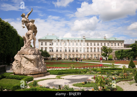 Salzbourg, Autriche, Europe. Statue dans le Schloss Mirabell Palace Gardens Banque D'Images