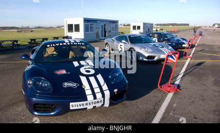 Circuit de Silverstone l'expérience Ferrari 360 Modena Ferrari de piste de course automobile sport italien expérience entraînement course voitures tentative essayer Banque D'Images