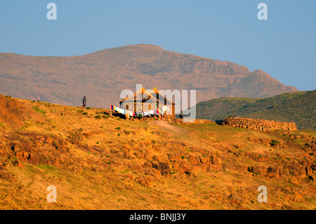 Maisons près de l'Afrique australe Lesotho Rhône-Alpes montagne paysage montagne vêtements en ligne Banque D'Images